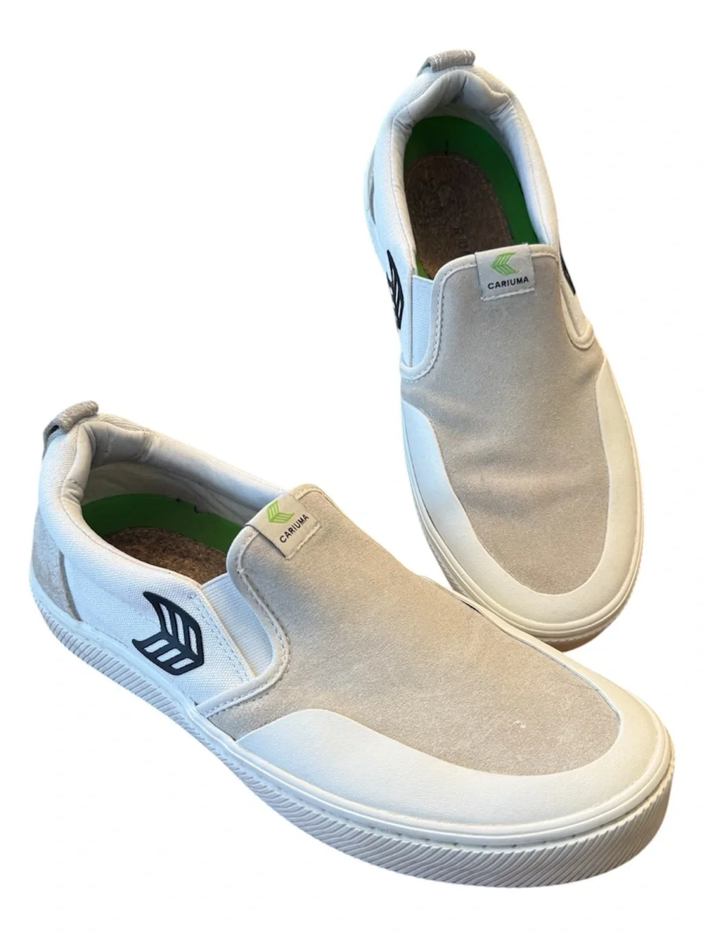 Cariuma Men’s Slip-On Skate Pro Loafers in Beige, White and Black. Size 9